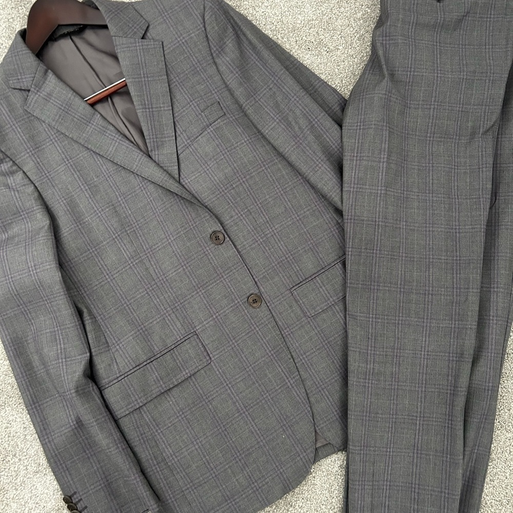 Perfect condition suit. Grey and purple. Includes the jacket and pants.